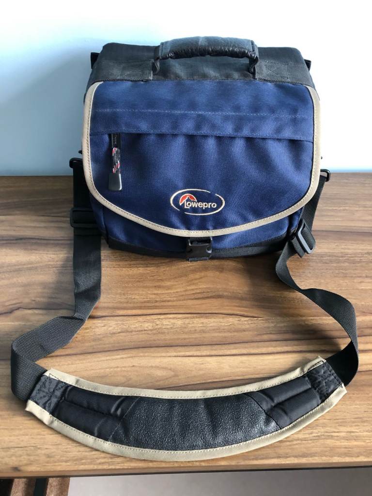 CAMERA BAG MADE BY LOWENPRO (£10)