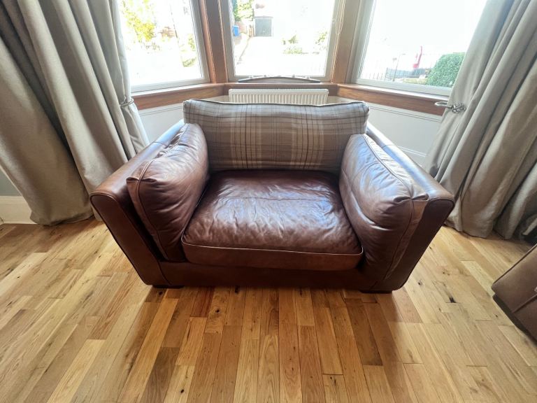 Vogue Furnishing 2 Seater ‘Love Seat’ Brown Leather