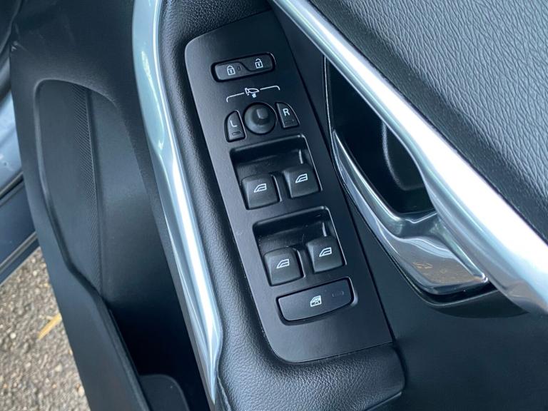 2018 Volvo V40 T3 [152] Inscription 5dr - Sat Nav &amp; Rear Camera &amp; Heated Seats HATCHBACK ...