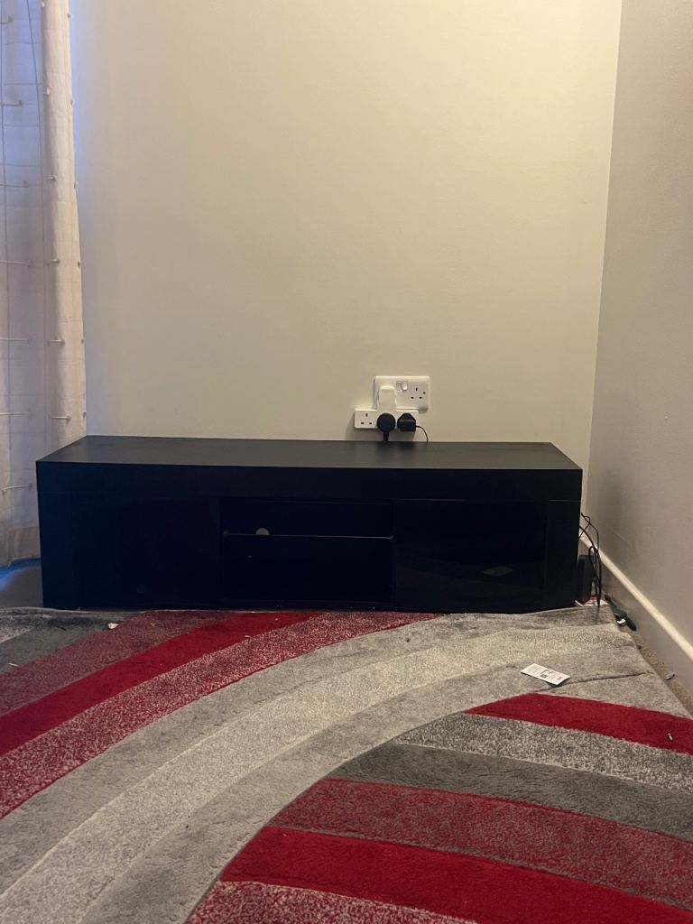 TV stand in excellent condition 