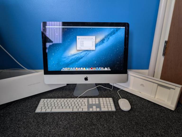 Apple iMac 21.5 inch Desktop PC with Keyboard and Mouse – Good Condition