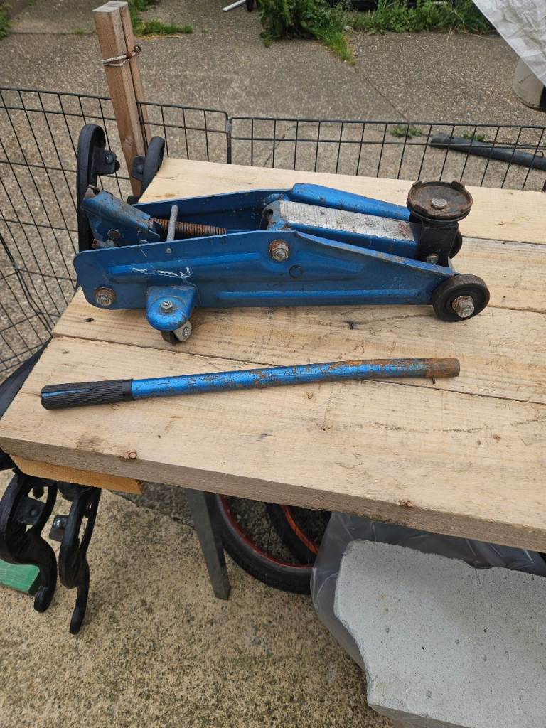 Blue Hydraulic Trolley Jack with Handle