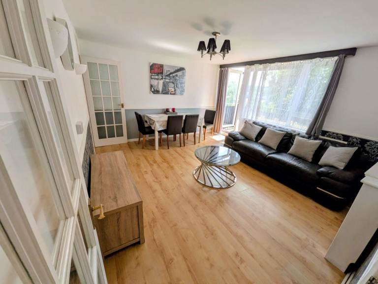 2 Double Bedroom Property - To Rent