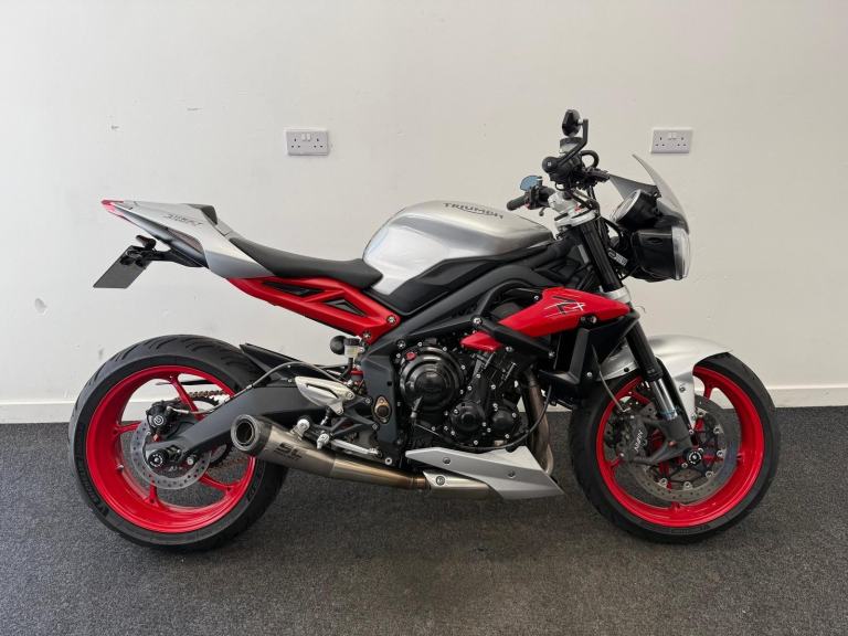 TRIUMPH STREET TRIPLE RX ** QUICK SHIFT - RADIATOR GUARD - WARRENTY **