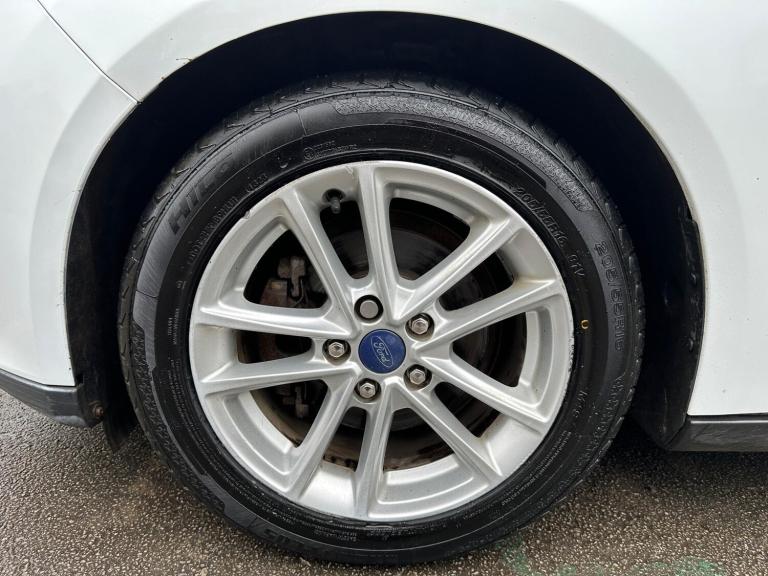 2016 Ford Focus 1.5 TDCi Zetec Euro 6 (s/s) 5dr HATCHBACK Diesel Manual