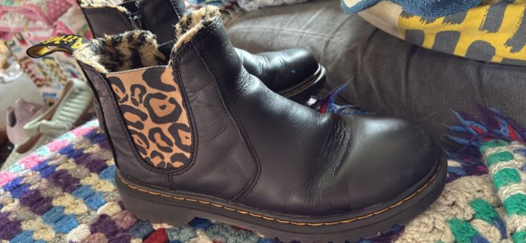 Dr. Martens Chelsea Boots - Black Leather Leopard Print Lining
