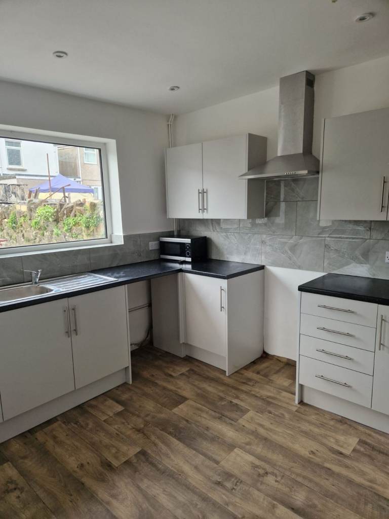 3‑Bedroom Terrace, Mount Pleasant, Swansea (SA1 6EZ)