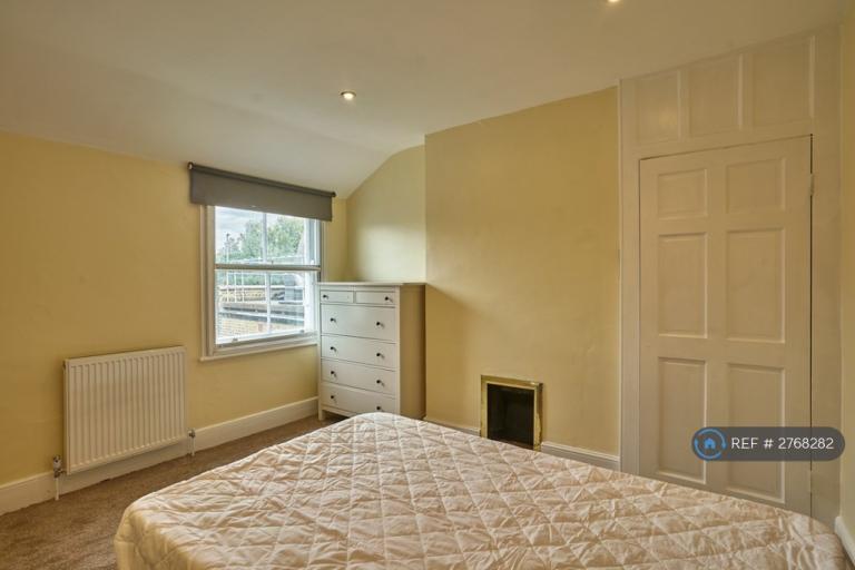 1 bedroom in Wavertree Road, London, SW2 (#2768282)