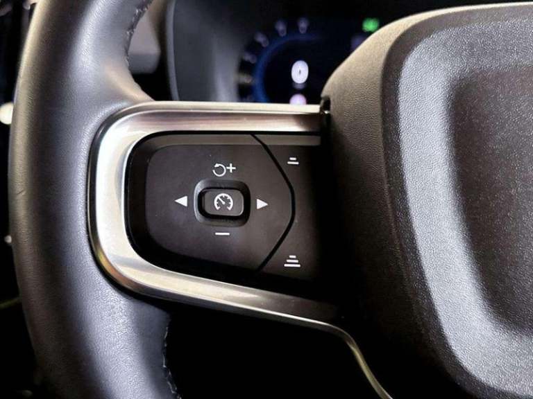 2022 Volvo XC40 Recharge 69kWh Core Auto 5dr Automatic SUV Electric Automatic