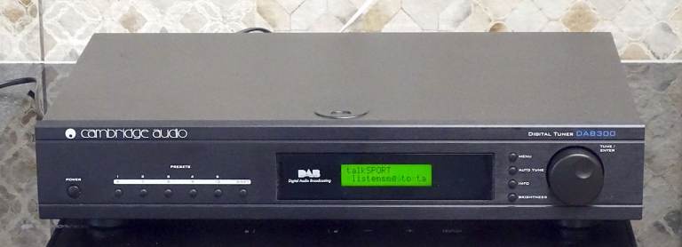 CAMBRIDGE AUDIO DAB300 HI-FI TUNER & REMOTE