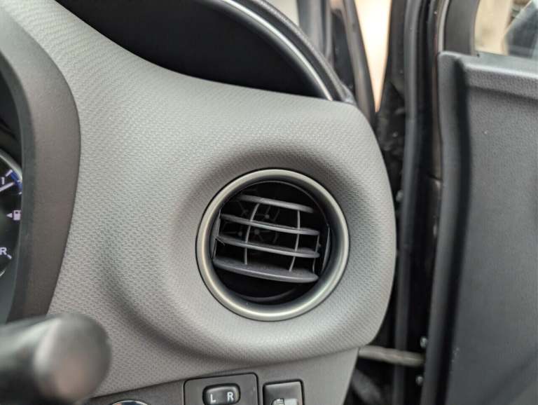 2016 Toyota Yaris 1.5 VVT-h Icon Hatchback 5dr Petrol Hybrid E-CVT Euro 6 (101 ps) REVERSING  HAT...