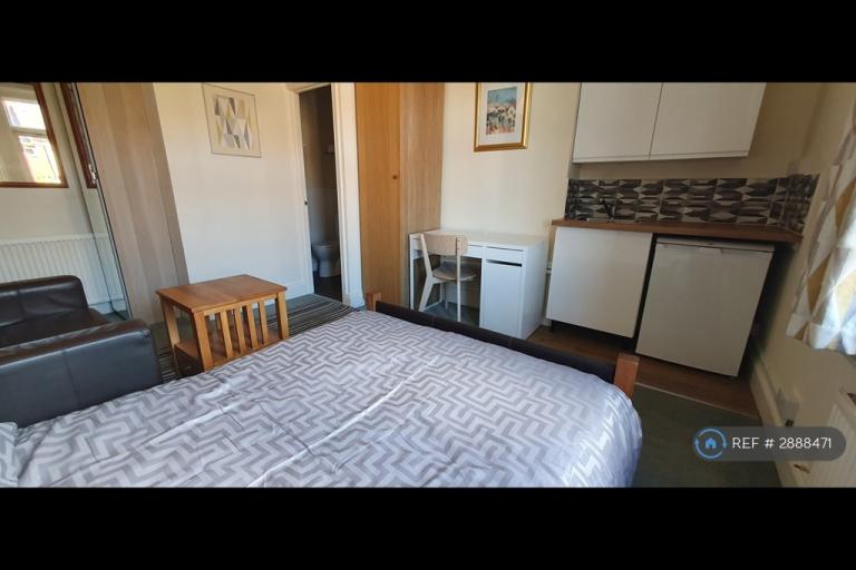 Studio flat in Hartington Street, Derby, DE23 (#2888471)
