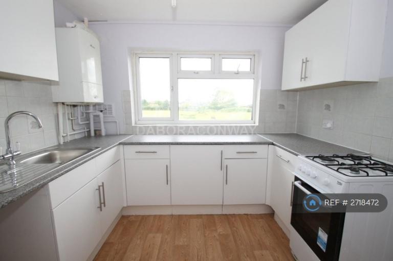 1 bedroom flat in Newbury Park, Ilford, IG2 (1 bed) (#2718472)