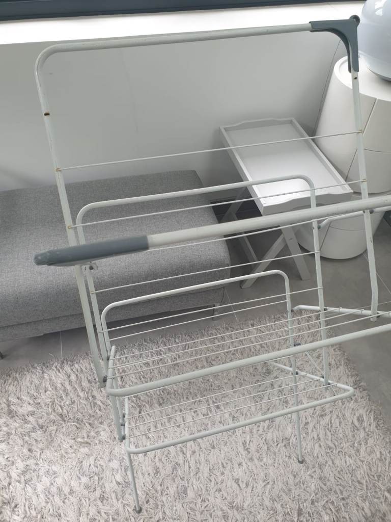 Clothes drying rack