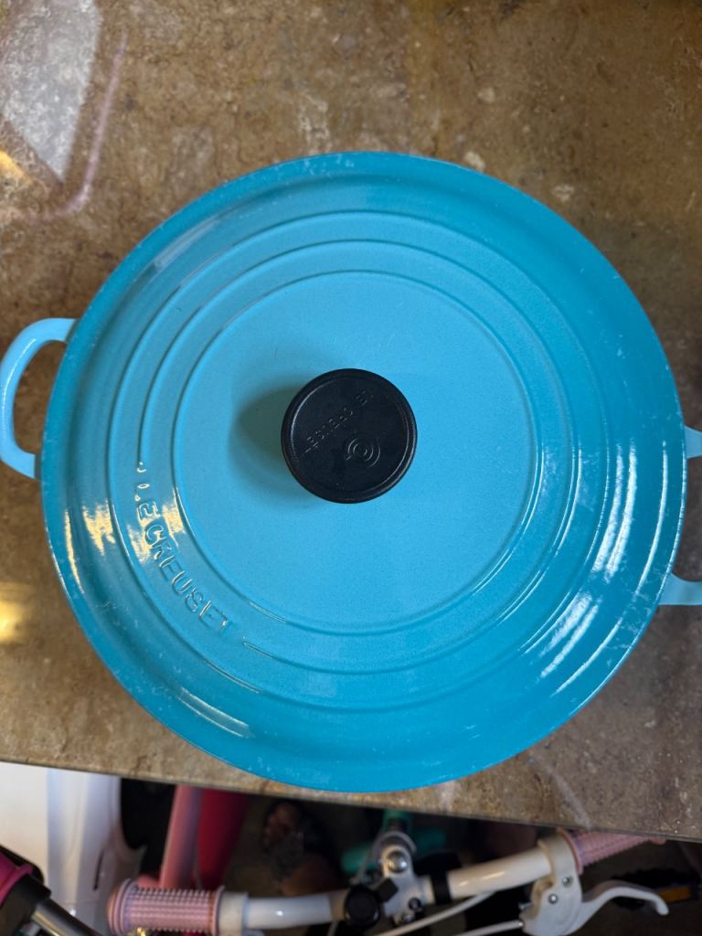 Le Creuset 28cm round casserole dish, Dutch oven