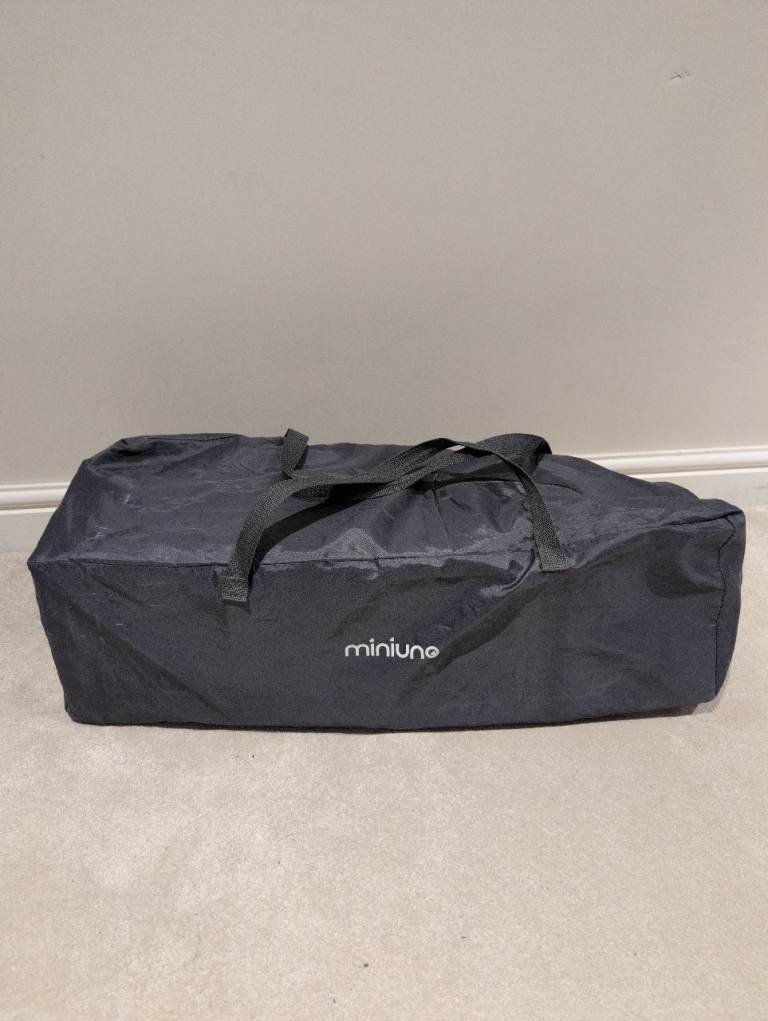 Miniuno Travel cot in carry case
