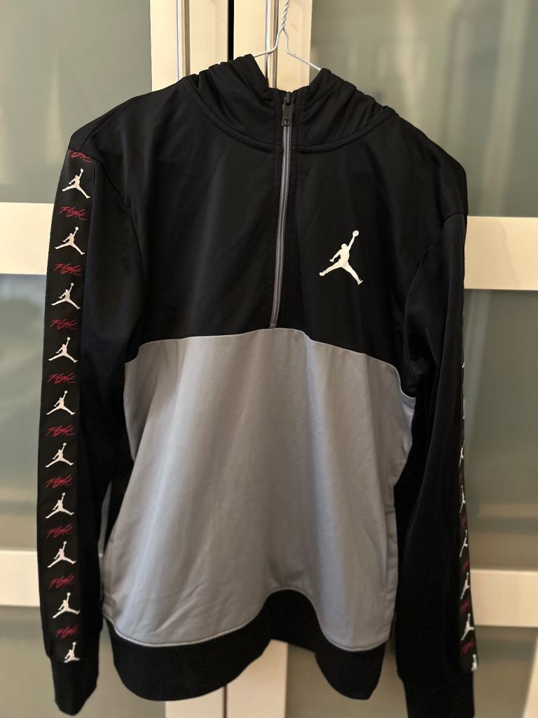 AIR JORDAN MENS BLACK HOODIE SIZE 13-15YRS
