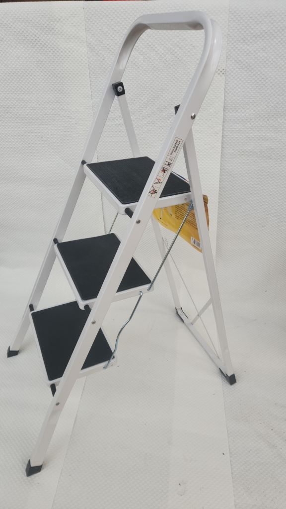White Metal 3-Step Ladder – New