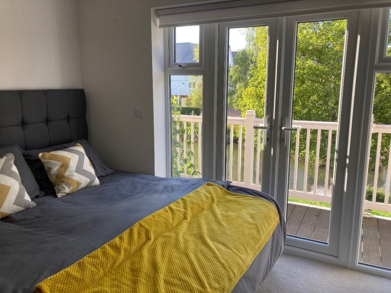 Luxury room in high Wycombe with balcony only £200 deposit 