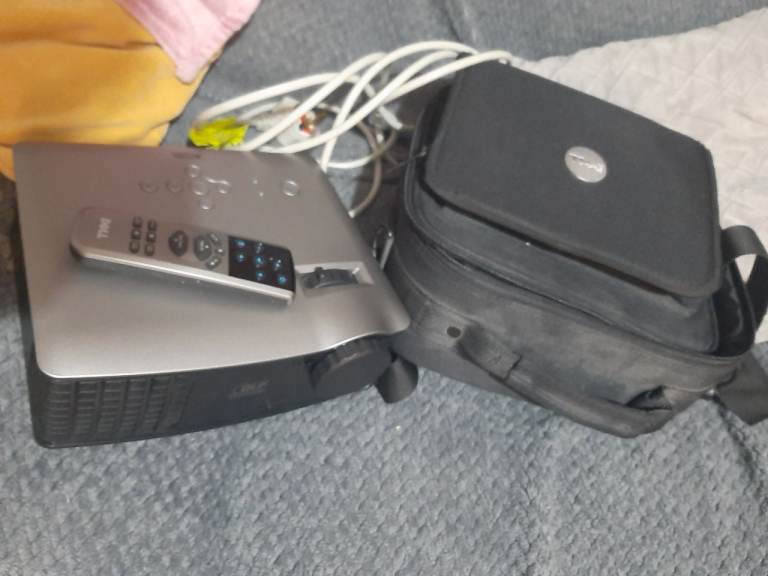 Dell Projector with Remote and Carry Bag – Good Condition