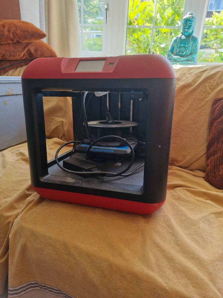 Flash forge 3d printer working well last used by myself 
