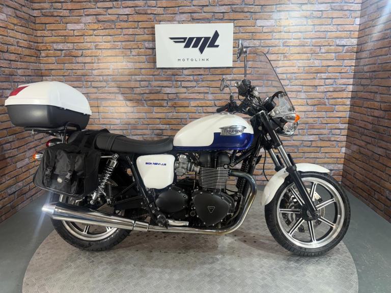 Triumph Bonneville 865 - NATIONWIDE DELIVERY - VERY LOW MILES - 12 MONTH MOT 