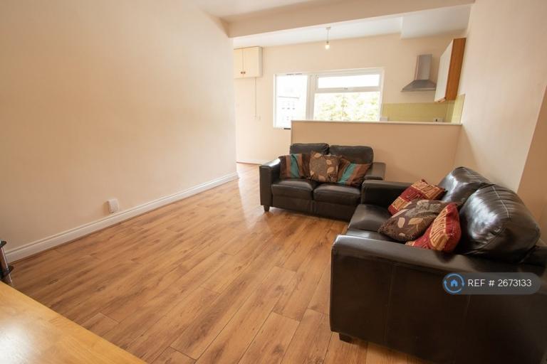 4 bedroom flat in Ordnance Road, Southampton, SO15 (4 bed) (#2673133)