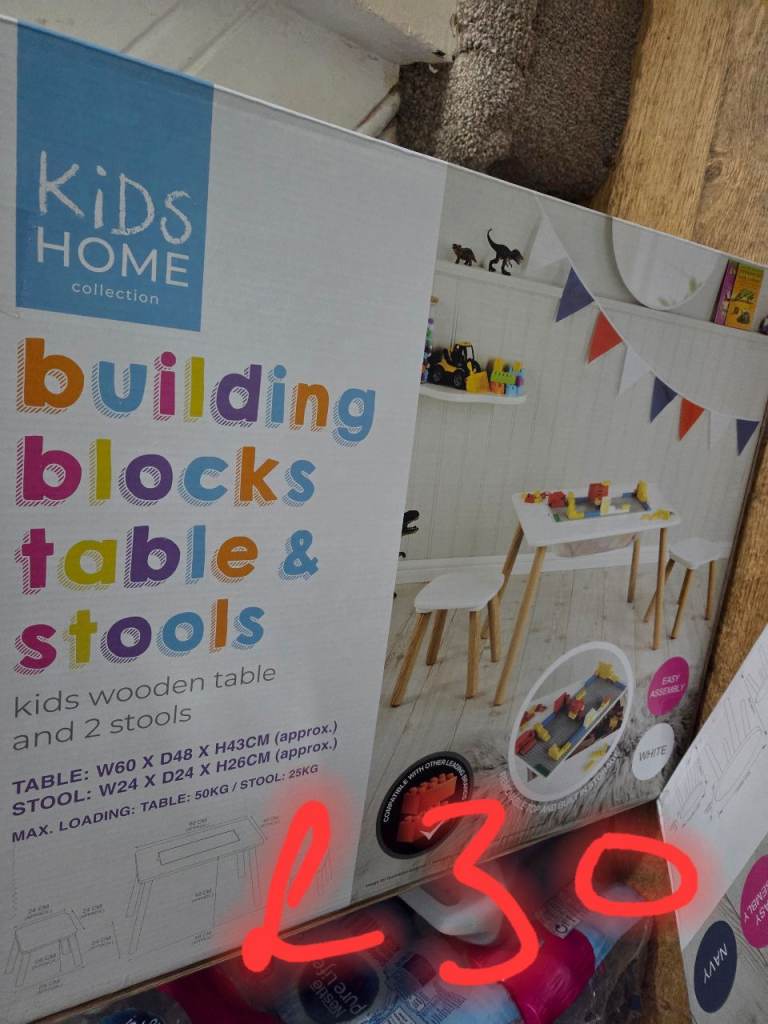 Building blocks table and stool 