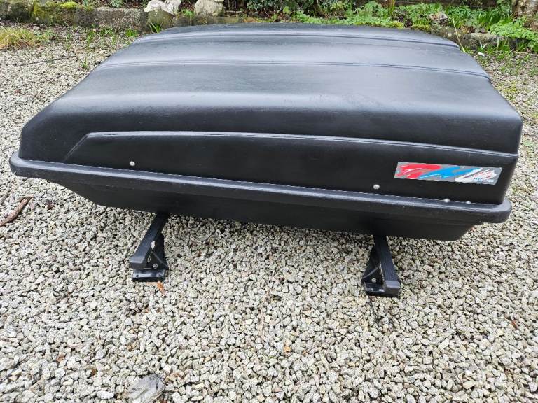 Large Karrite roofbox with Cruz optiplus rails