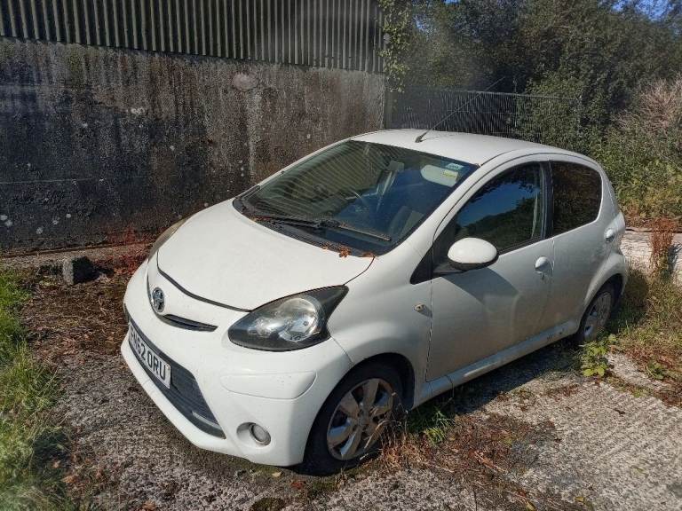 2x Toyota, AYGO, Hatchback, 2012, Manual, 998 (cc), 5 doors