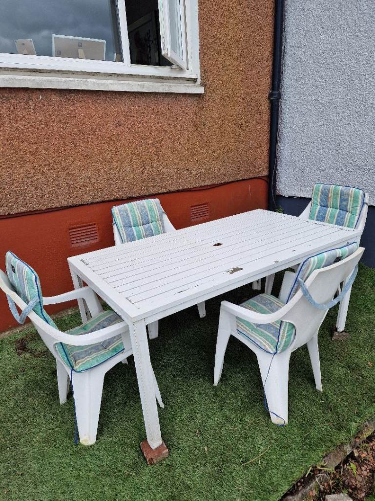 6 seater aluminium table and 4 chairs