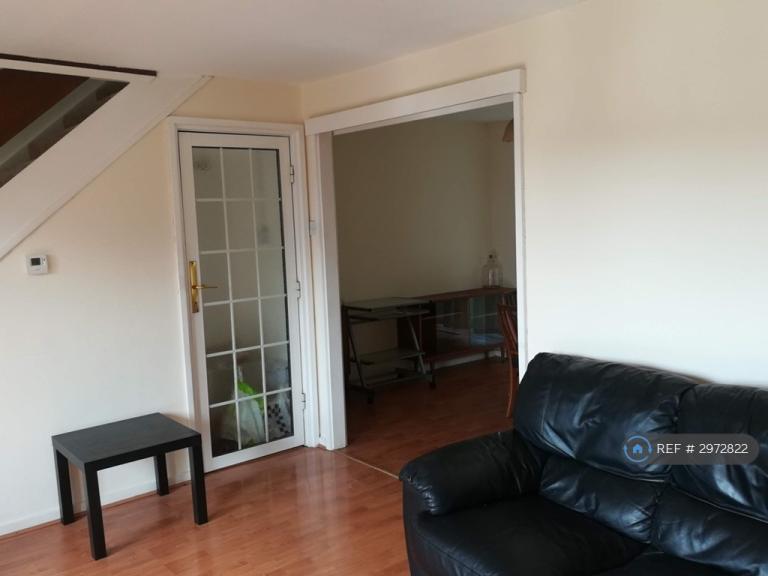 2 bedroom flat in Turnpike Link, Croydon, CR0 (2 bed) (#2972822)