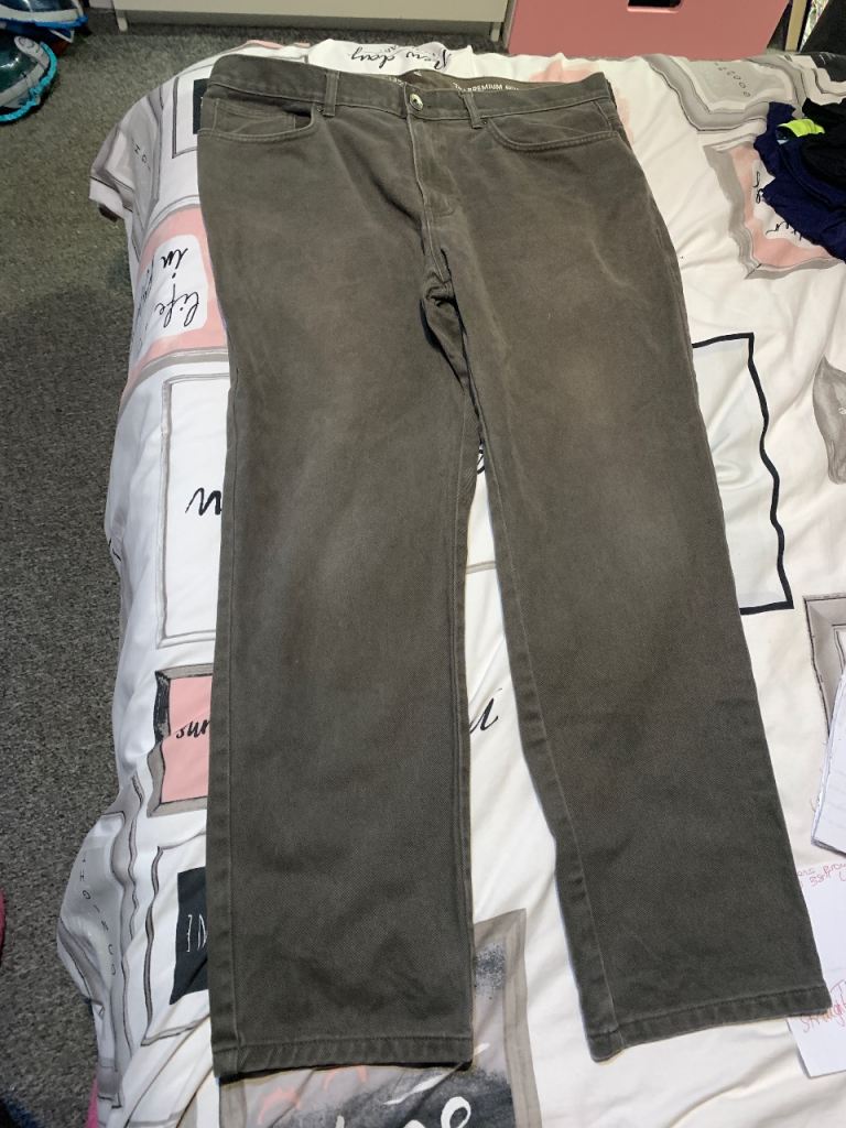 PAIR OF MENS BROWN STRAIGHT JEANS WAIST 38” LEG 30”