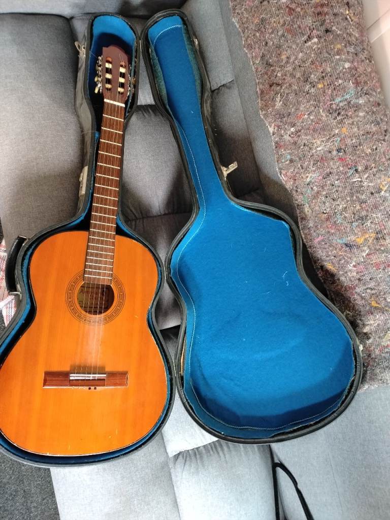 Antonio Classic No 309 Guitar with Hard Case