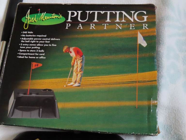 Golf - Indoor putting unit + Dynacast Putter + Balls