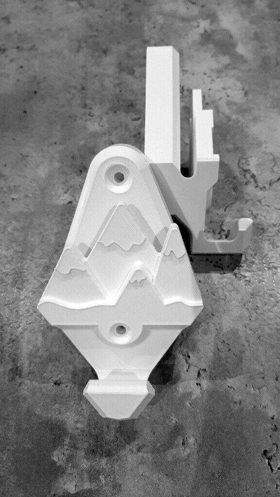 Snowboard wall mounted bracket (horizontal)