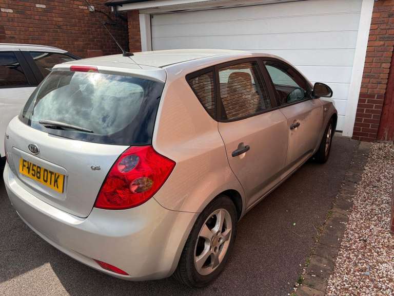 2009 Kia Cee’d 1.6 Petrol Automatic – £1,220 ONO