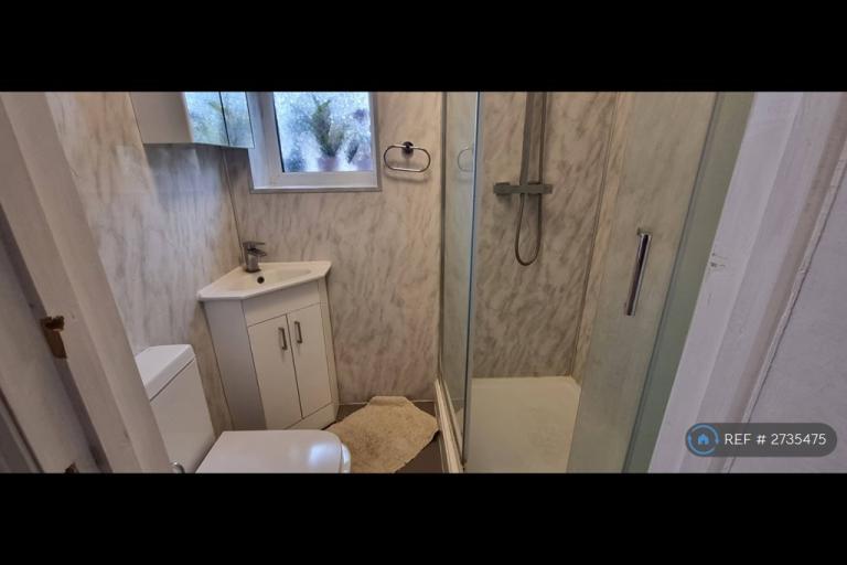 Studio flat in Kingsley Avenue, Hounslow, TW3 (#2735475)