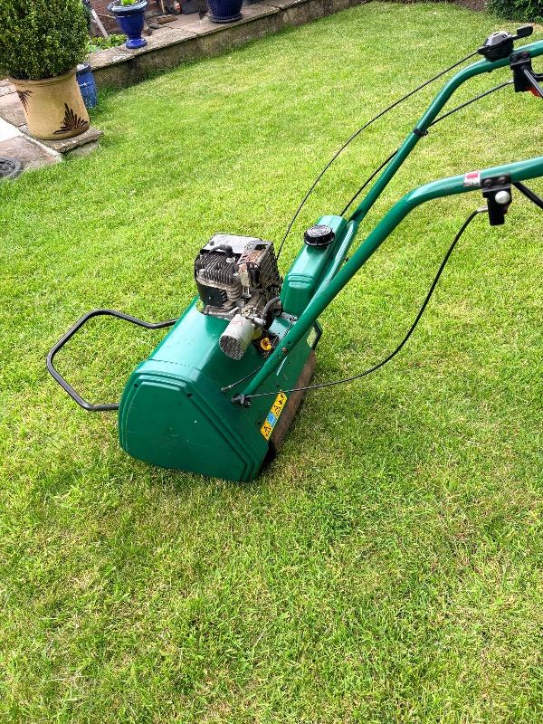 Qualcast classic 35s lawnmower 