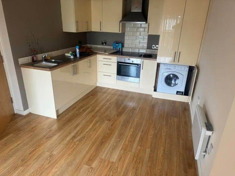 Professional Carpet & Laminate Floor Fitters - Mobile Showroom Comes To You! 🏠