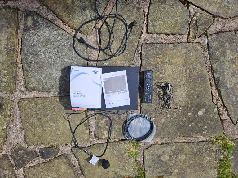 Humax FOXSAT-HDR Freesat+ HD Digital TV Recorder - 320GB - Complete Set