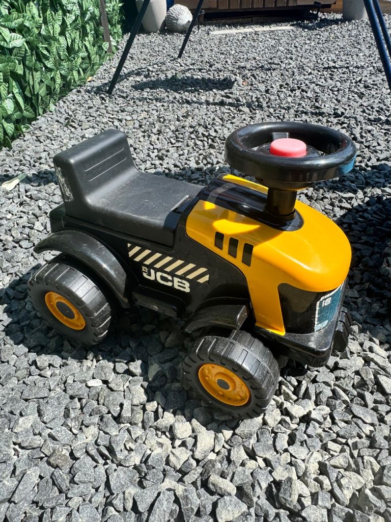 Sit and ride jcb truck 