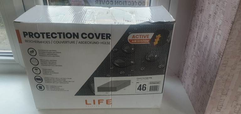 Life outdoor table and chairs cover