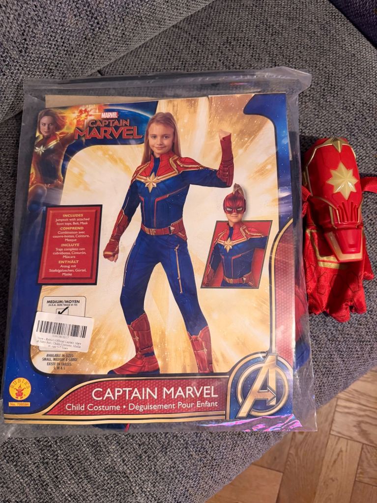 Captain Marvel costume & accessory