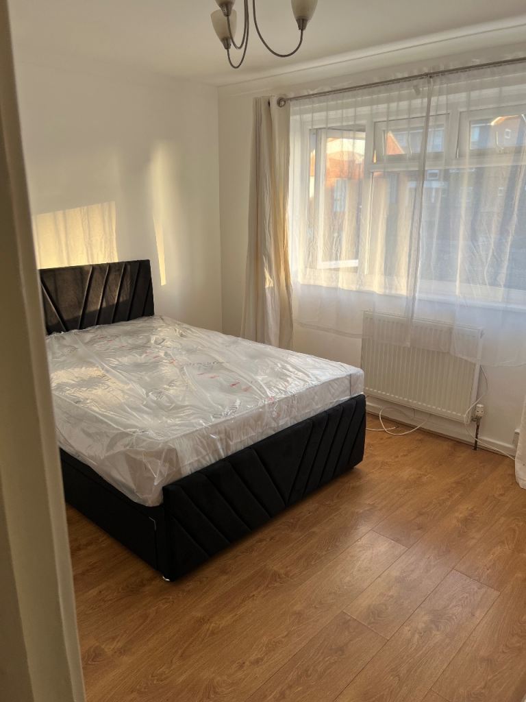 Bright double room with ensuite