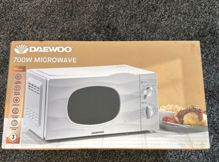DAEWOO 700W Microwave Oven - Brand New in Box