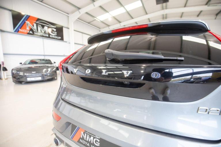 2019 Volvo V40 D2 [122] R DESIGN Edition 5dr Geartronic HATCHBACK DIESEL Automatic