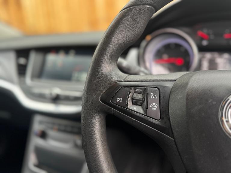 2016 Vauxhall Astra 1.6 CDTi 16V Design 5dr HATCHBACK Diesel Manual