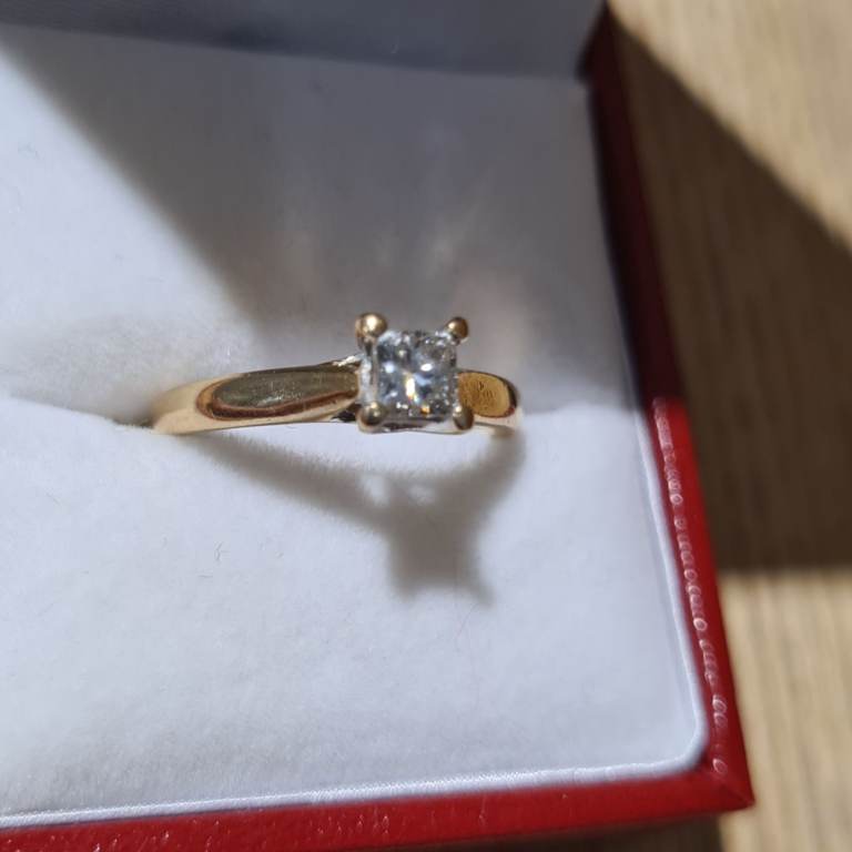 Gold 18ct Diamond solitaire ring. 0.42ct.
