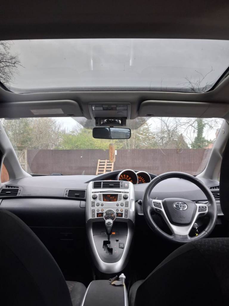 Toyota verso automatic 2011 1.8 petrol 